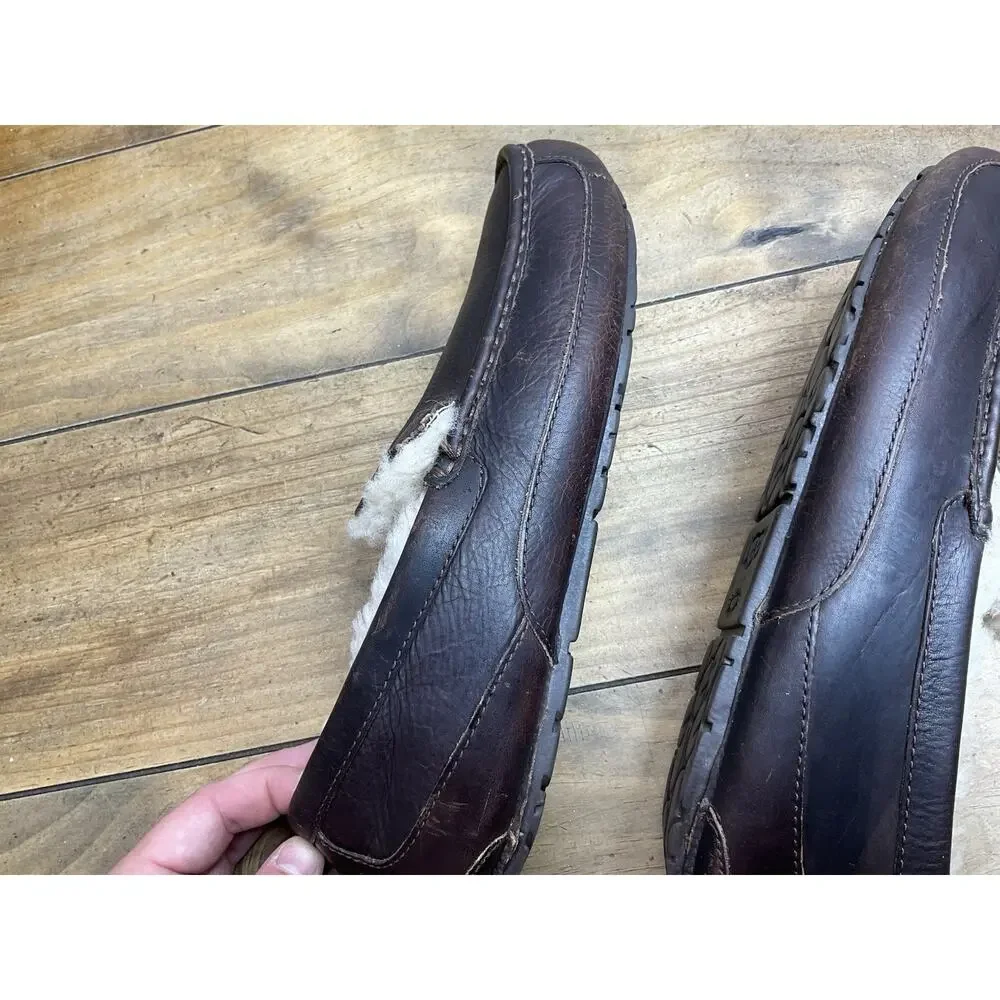 UGG Ascot Slippers Mens 11 Brown Leather Shearling Slippers Slip On Shoes 5379